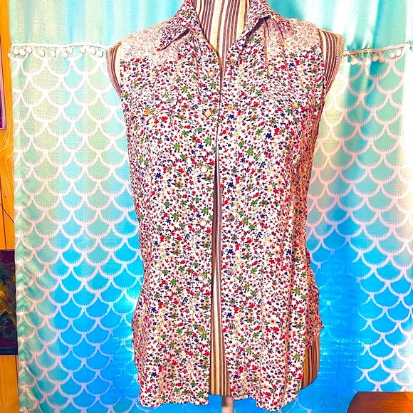 Vintage wrangler floral sleeveless pearl snap top